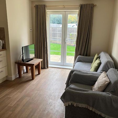 Ybc Court, Aldershot Apartamento Exterior foto
