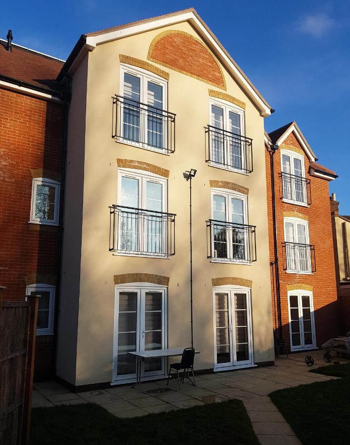 Ybc Court, Aldershot Apartamento Exterior foto